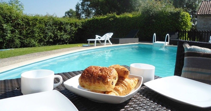 croissants-and-pool